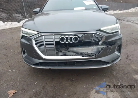 2019 Audi E-Tron Premium Plus z USA, uszkodzony, nr VIN WA1VAAGEXKB006593